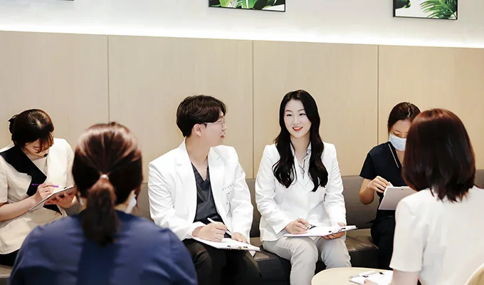 송파피부과 룩엣미의원 의료진 회의